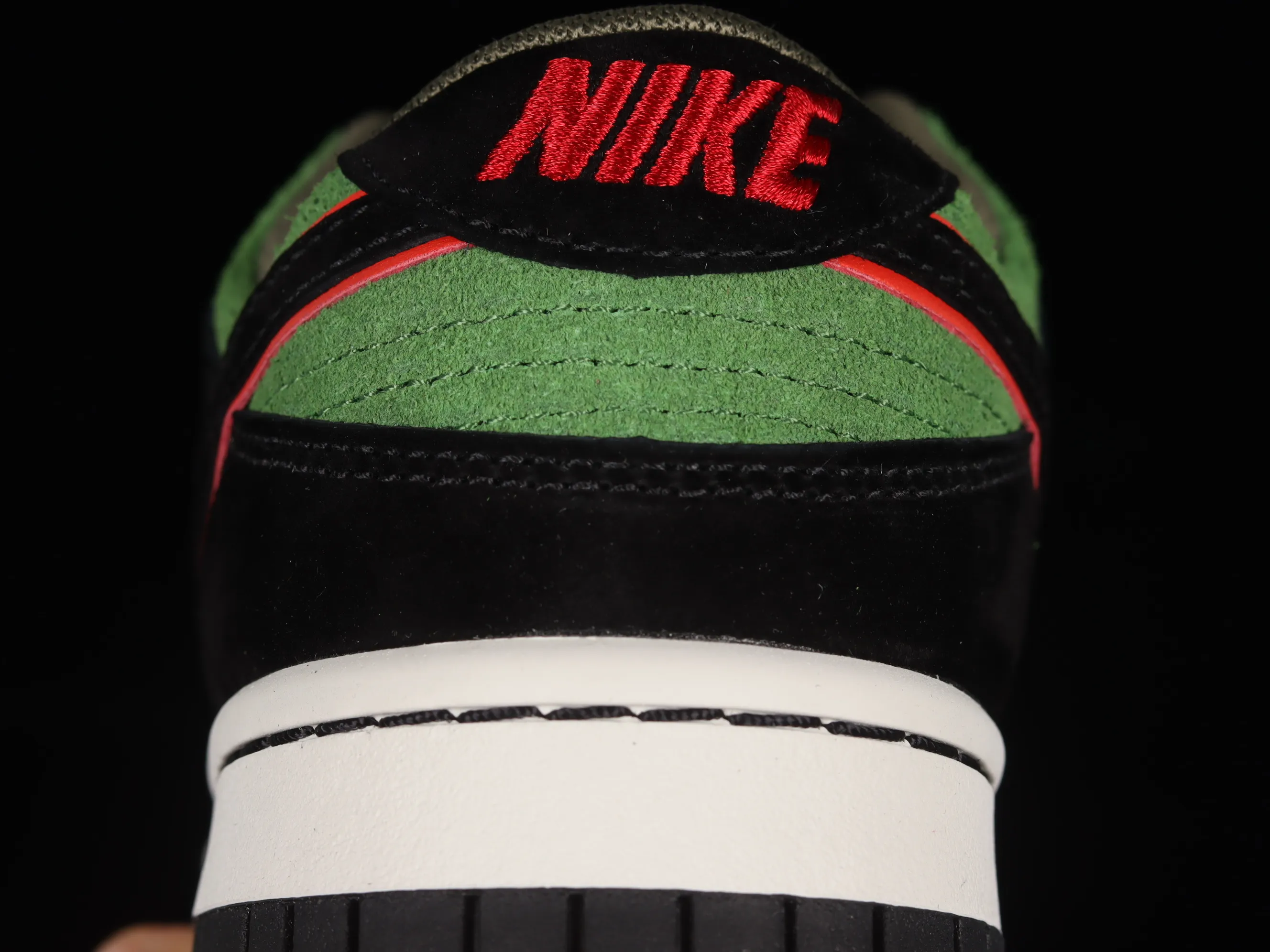 All Categories Nk SB Dunk Series Nk SB Dunk Low Low-top sneakers Otomo Katsuhiro x Nk SB Dunk Low "Steamboy OST" Creative customization collaboration Otomo Katsuhiro joint SB low-top sports and leisure sneakers LF0039-025